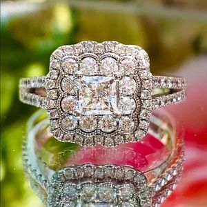 Helzberg Diamonds halo diamond engagement ring